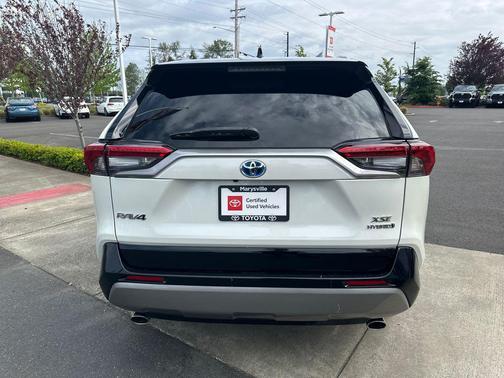 Blizzard Pearl/Midnight Black Metallic 2022 Toyota RAV4 Hybrid SE