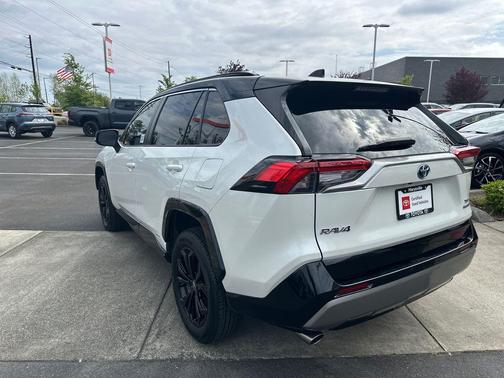Blizzard Pearl/Midnight Black Metallic 2022 Toyota RAV4 Hybrid SE