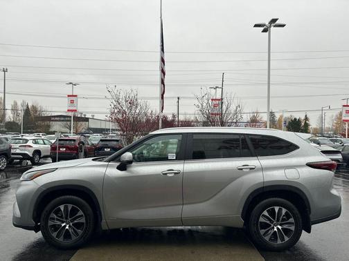 2024 Toyota Highlander Hybrid XLE