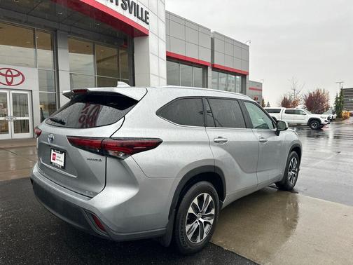 2024 Toyota Highlander Hybrid XLE