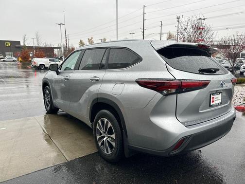 2024 Toyota Highlander Hybrid XLE