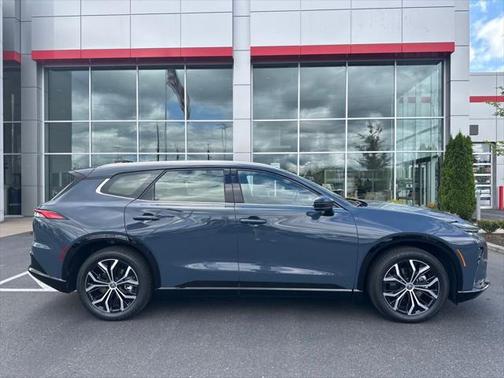 2025 Toyota Crown Signia XLE