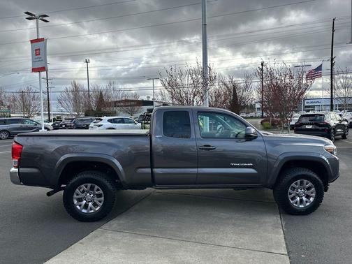 2016 Toyota Tacoma SR5