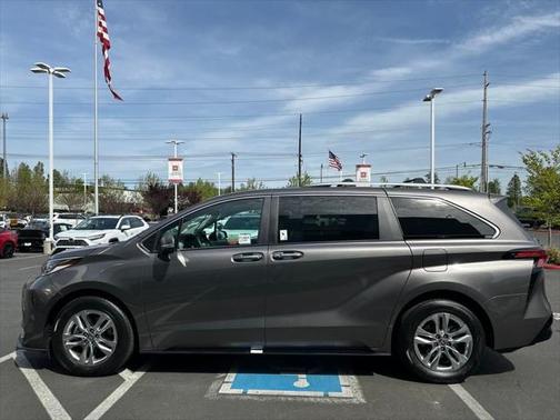 2024 Toyota Sienna Limited 7-Passenger