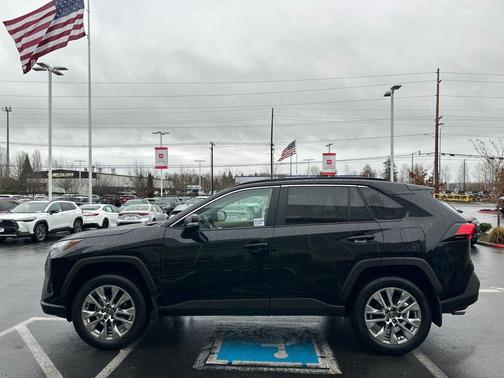 2025 Toyota RAV4 XLE Premium