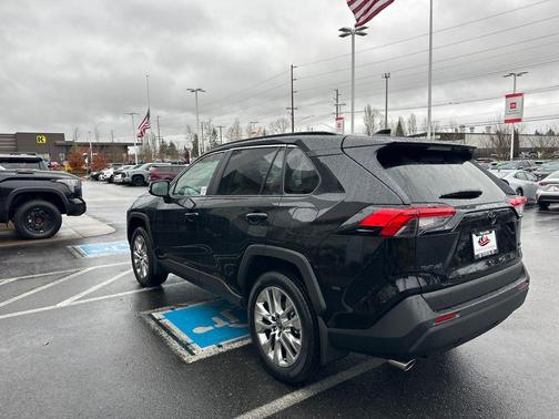 2025 Toyota RAV4 XLE Premium