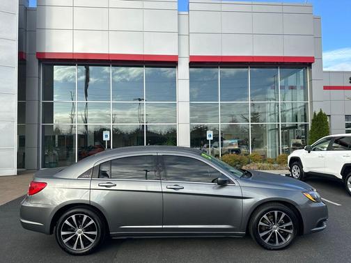 2013 Chrysler 200 Limited