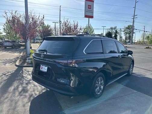 Midnight Black Metallic 2025 Toyota Sienna XLE