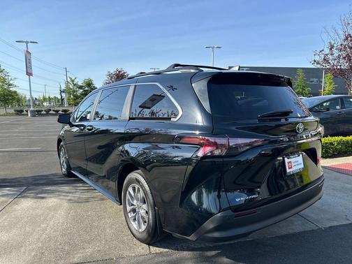 Midnight Black Metallic 2025 Toyota Sienna XLE