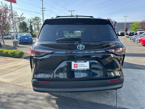 Midnight Black Metallic 2025 Toyota Sienna XLE