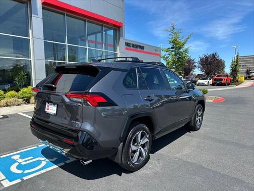 2025 Toyota RAV4 Hybrid SE