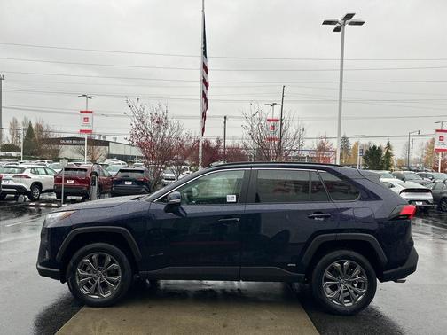 2022 Toyota RAV4 Hybrid XLE Premium