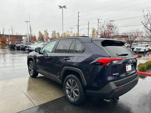 2022 Toyota RAV4 Hybrid XLE Premium