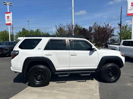 Super White 2018 Toyota 4Runner SR5