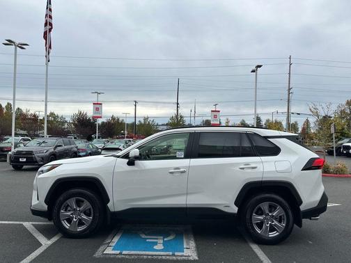 2025 Toyota RAV4 Hybrid XLE