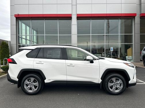 2025 Toyota RAV4 Hybrid XLE