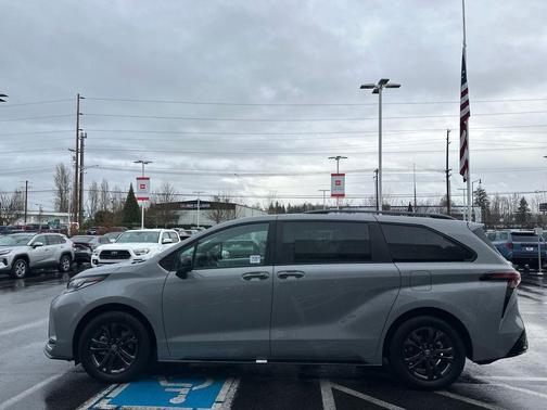 2025 Toyota Sienna XSE 7 Passenger