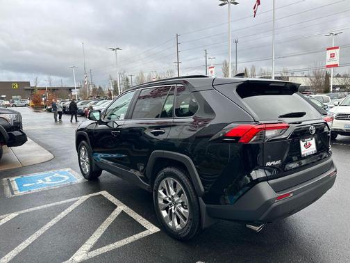 2025 Toyota RAV4 XLE Premium