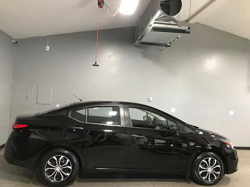 Super Black 2020 Nissan Versa 1.6 S