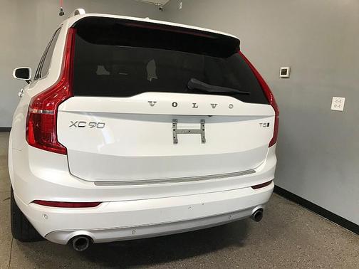 2018 Volvo XC90 T5 Momentum