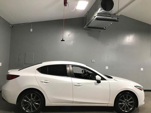 Snowflake White Pearl Mica 2018 Mazda Mazda3 Touring