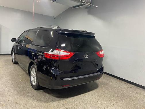 2017 Toyota Sienna LE