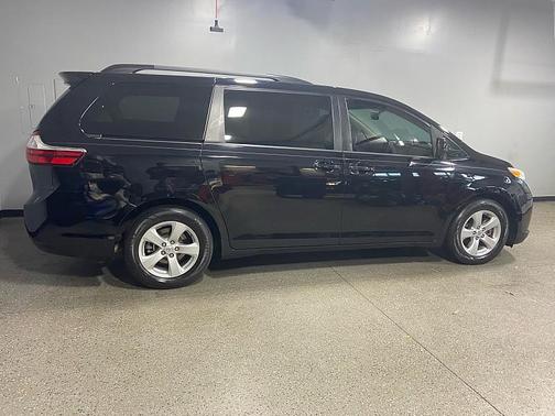 2017 Toyota Sienna LE