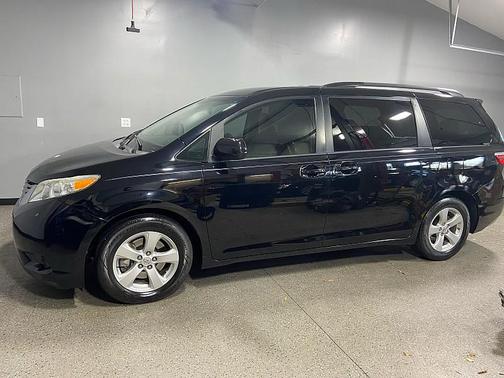 2017 Toyota Sienna LE