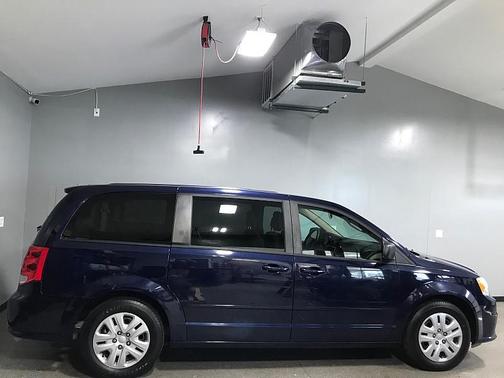 Blue 2016 Dodge Grand Caravan AVP/SE