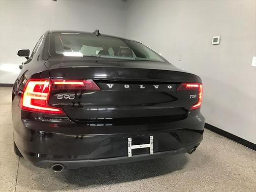 2018 Volvo S90 T5 Momentum