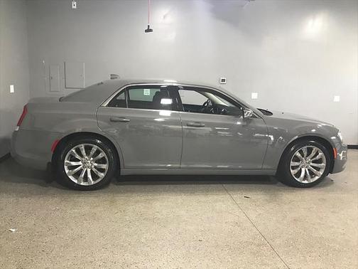 2019 Chrysler 300 Touring