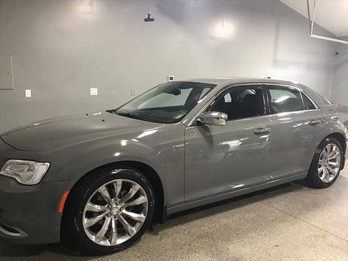 2019 Chrysler 300 Touring