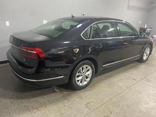 2017 Volkswagen Passat 1.8T S