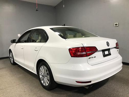 Pure White 2015 Volkswagen Jetta Auto SE w/Connectivity