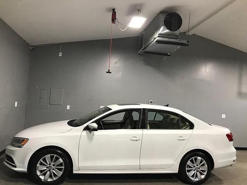 Pure White 2015 Volkswagen Jetta Auto SE w/Connectivity