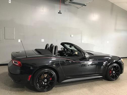 Nero Cinema Jet Black 2017 FIAT 124 Spider Base
