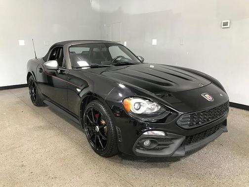 Nero Cinema Jet Black 2017 FIAT 124 Spider Base