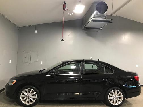 Black Uni 2012 Volkswagen Jetta SEL