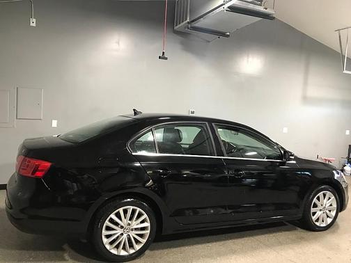 Black Uni 2012 Volkswagen Jetta SEL