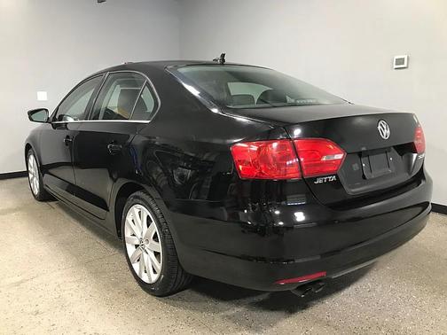 Black Uni 2012 Volkswagen Jetta SEL