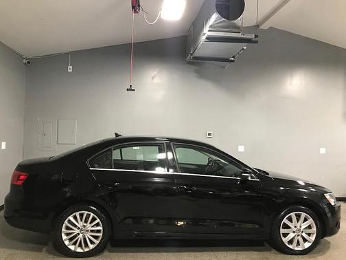 Black Uni 2012 Volkswagen Jetta SEL