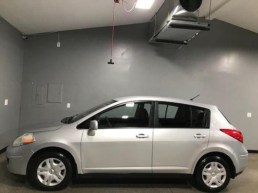 Brilliant Silver 2011 Nissan Versa 1.8 S