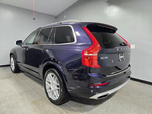 2016 Volvo XC90 T6 Momentum