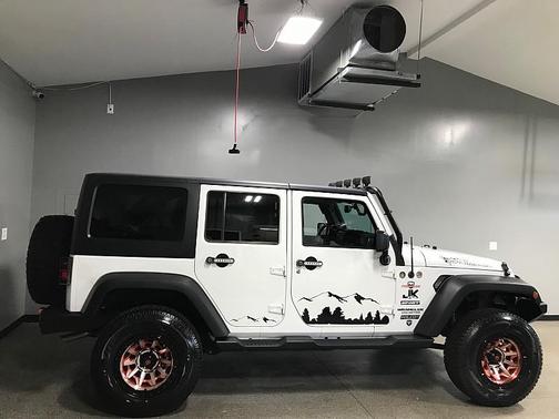 Bright White Clearcoat 2016 Jeep Wrangler Unlimited Sport