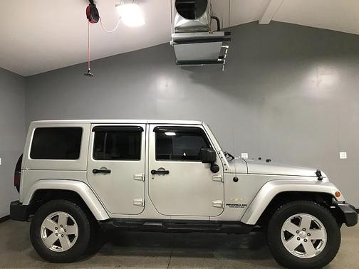 Photo 2 of 32 of 2011 Jeep Wrangler Unlimited Sahara