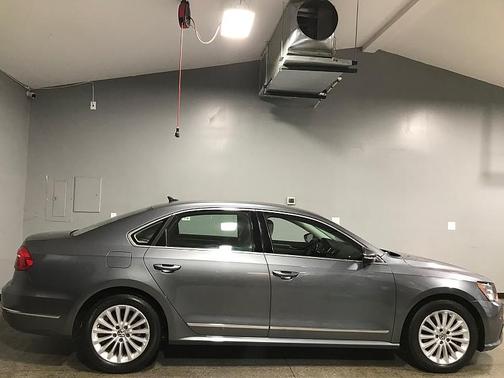 2016 Volkswagen Passat 1.8T SE