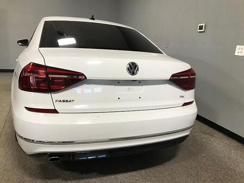 2018 Volkswagen Passat 2.0T R-Line