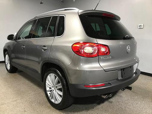 Alpine Gray Metallic 2011 Volkswagen Tiguan SEL