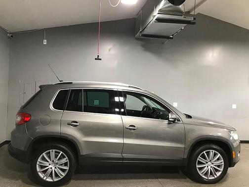 Alpine Gray Metallic 2011 Volkswagen Tiguan SEL
