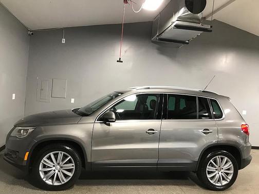 Alpine Gray Metallic 2011 Volkswagen Tiguan SEL